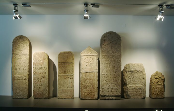 Museu de Arqueologia D. Diogo de Sousa_10_mdds-estelas_funerarias__epoca_romana._195229266554d69b8ec8a8d